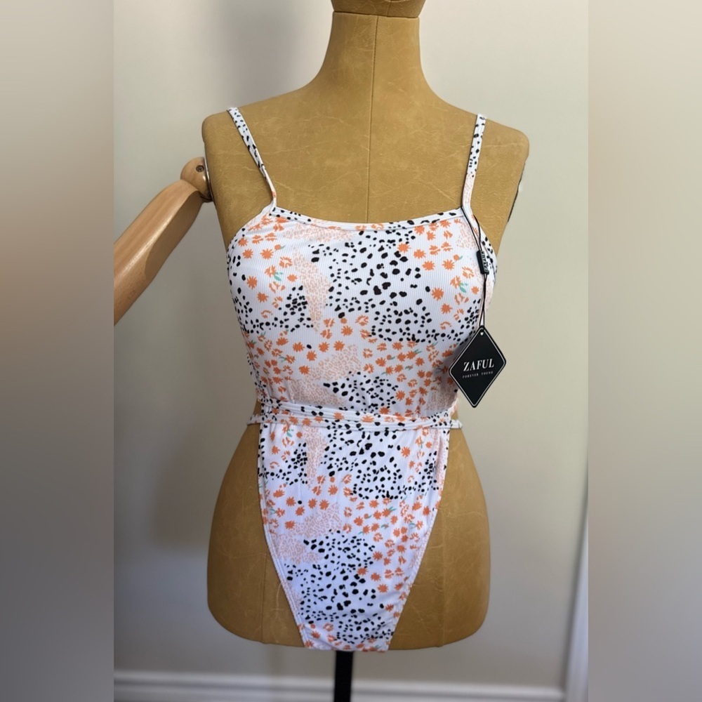 NWT ZAFUL Orange and Black Patterned Swimsuit (US 6)